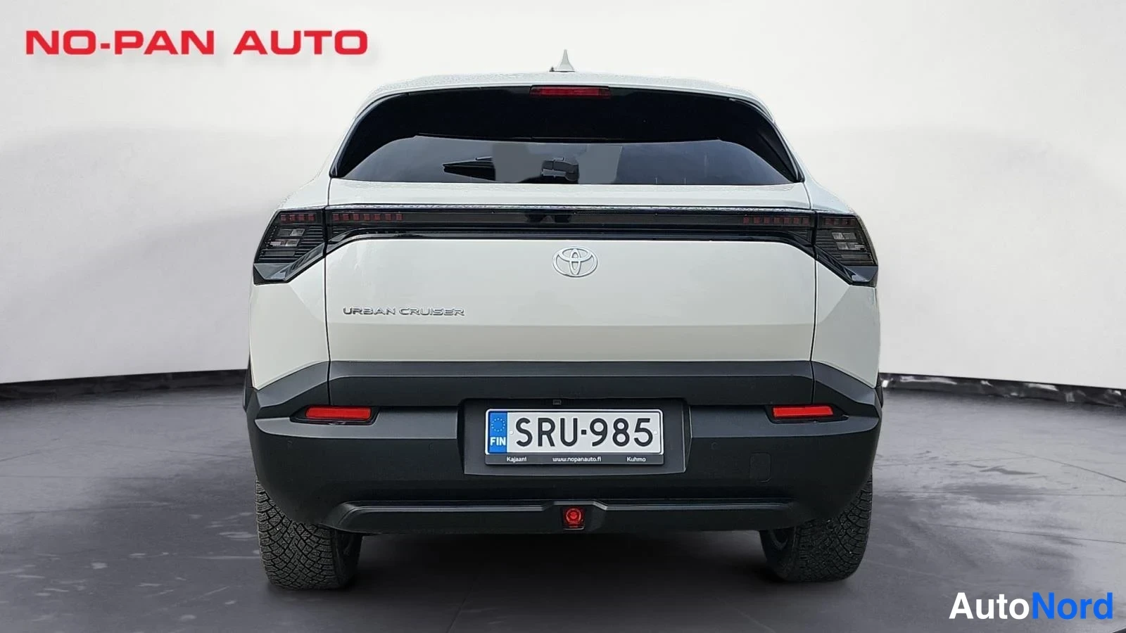 Valkoinen Toyota Urban Cruiser 2026, takaa, kuva 8