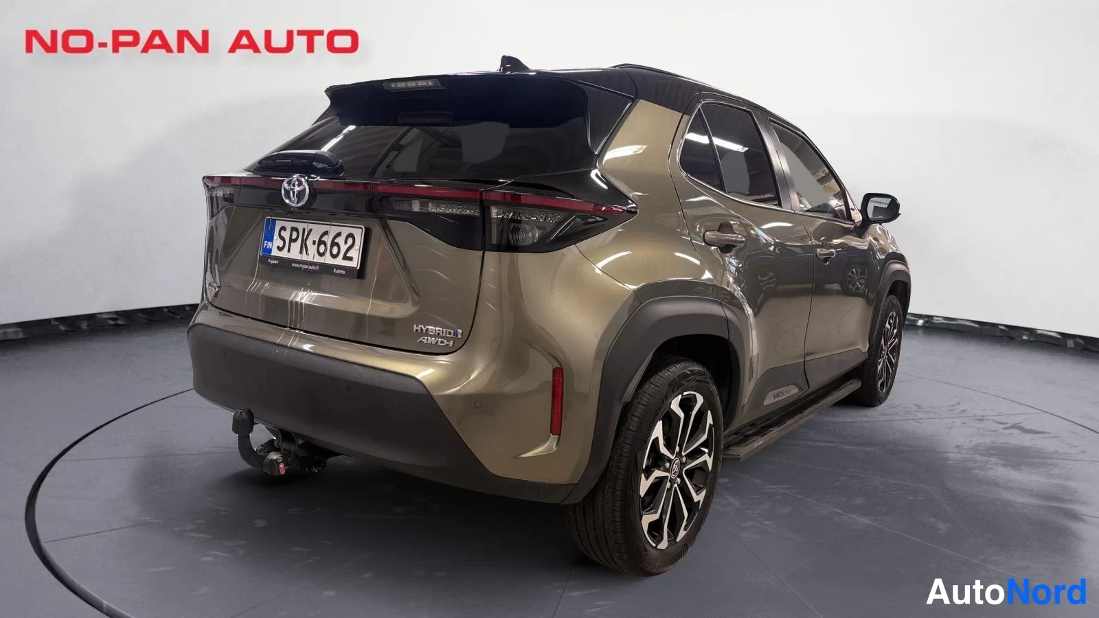 Beige Toyota Yaris Cross 2023, takaviisto, kuva 8