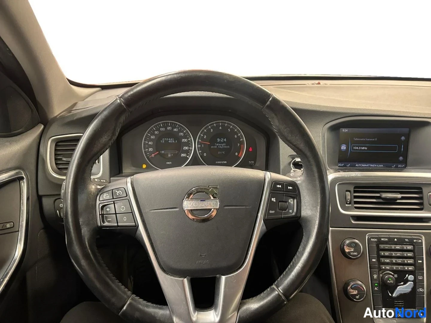 Valkoinen Volvo S60 2013, yksityiskohta, kuva 10