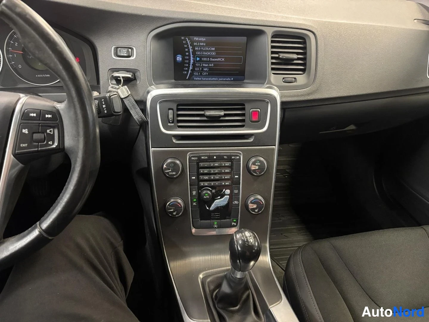 Valkoinen Volvo S60 2013, kuva 15
