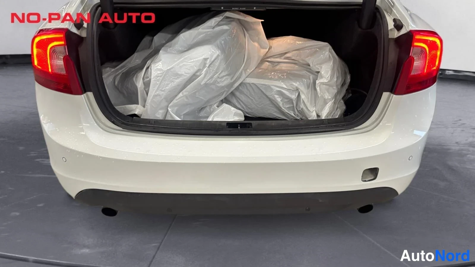 Valkoinen Volvo S60 2013, kuva 20