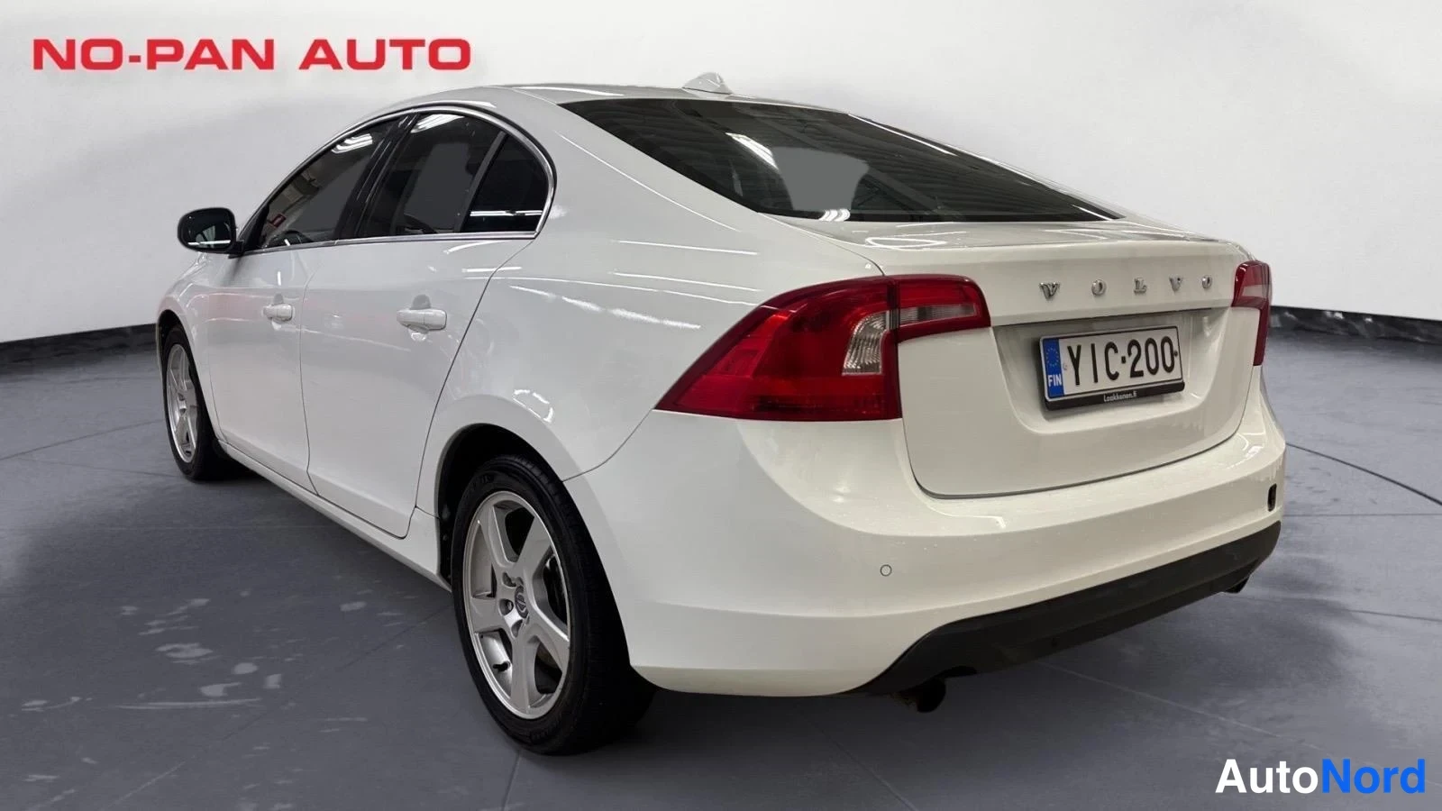 Valkoinen Volvo S60 2013, takaviisto, kuva 8