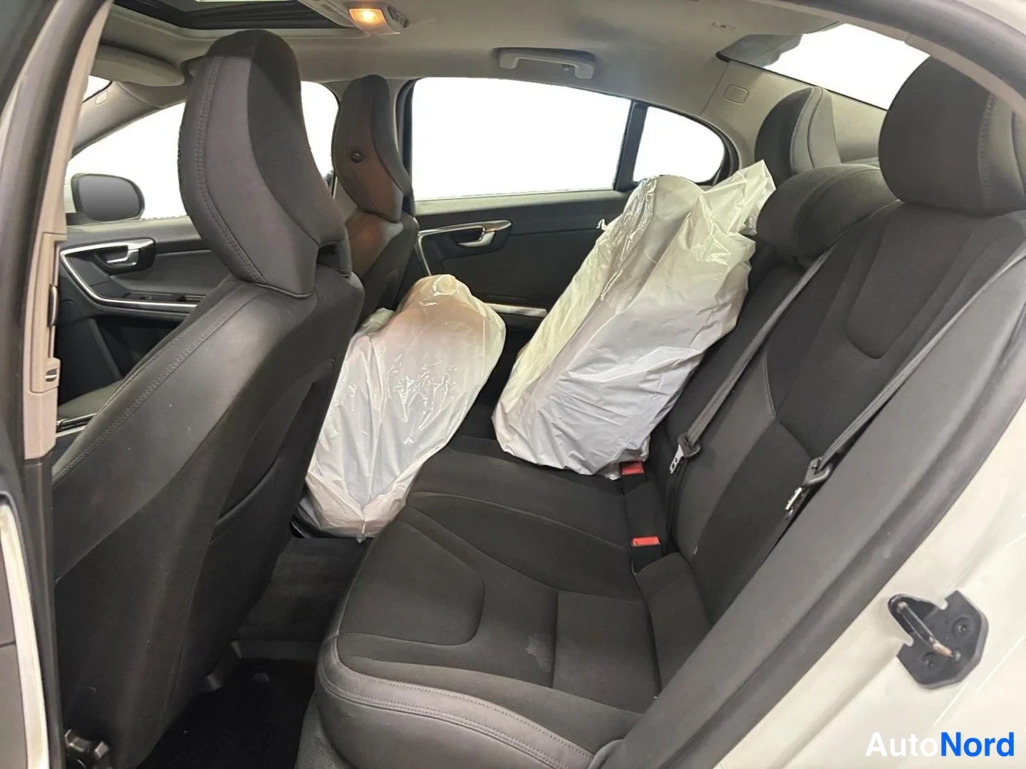 Valkoinen Volvo S60 2013, kuva 12