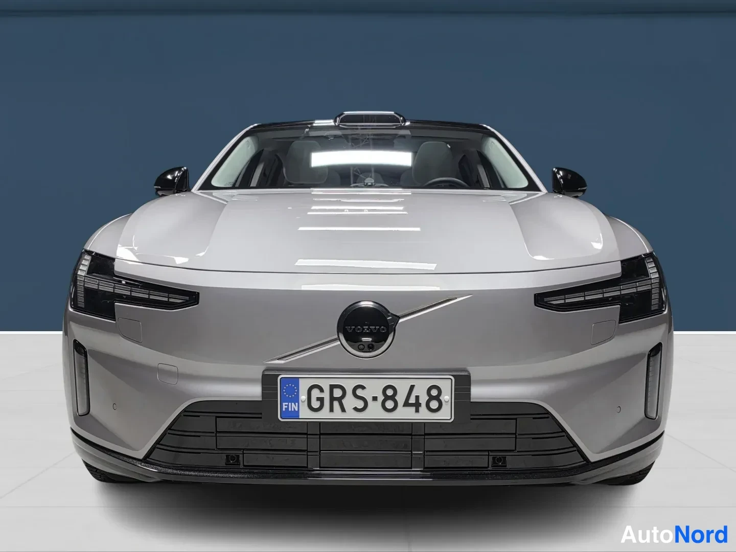 Harmaa Volvo ES90 2026, edestä, kuva 3