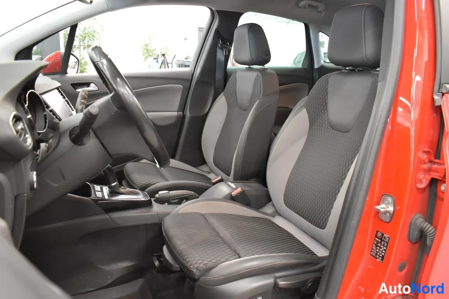 Punainen Opel Crossland X 2019, kuva 5
