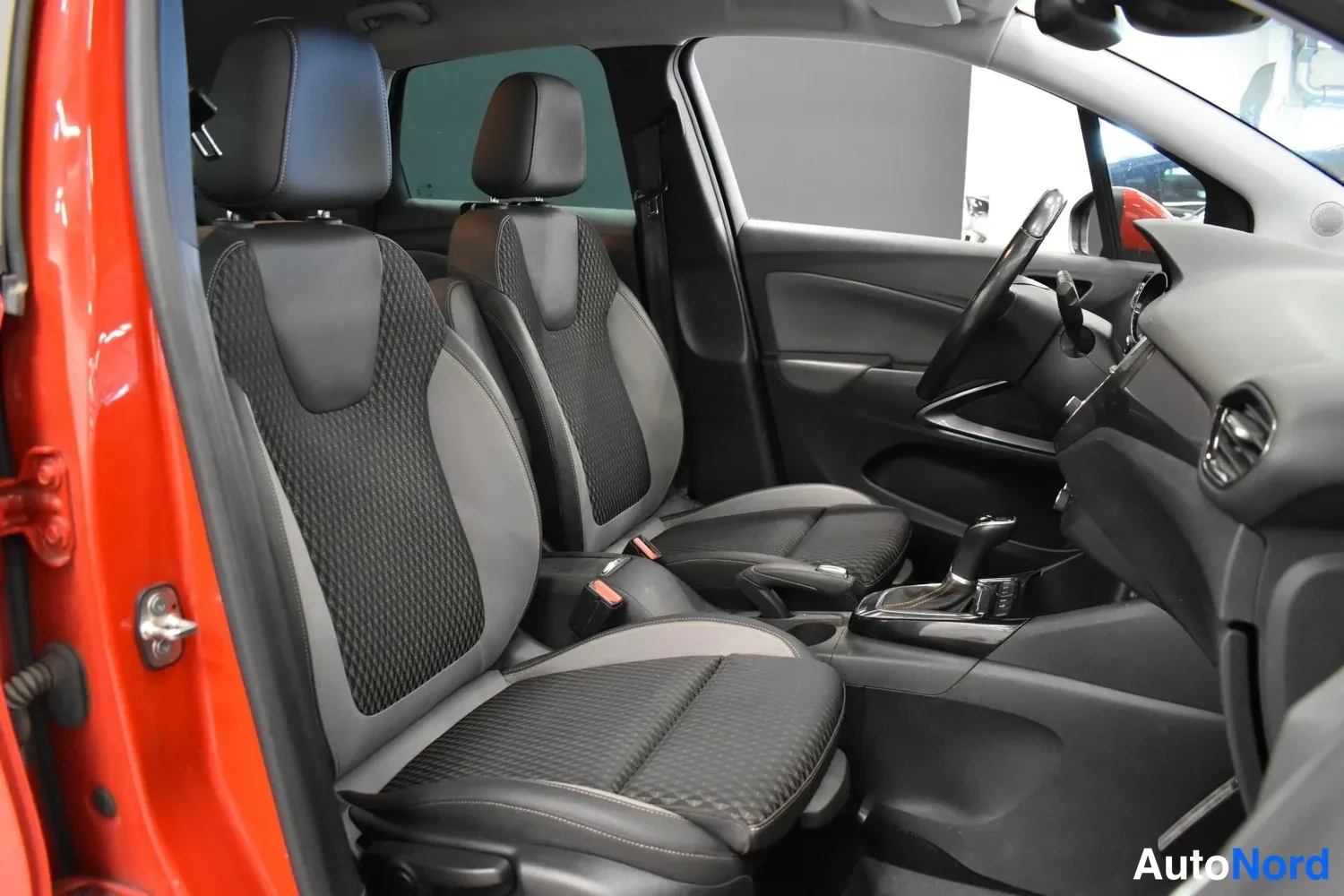 Punainen Opel Crossland X 2019, kuva 7