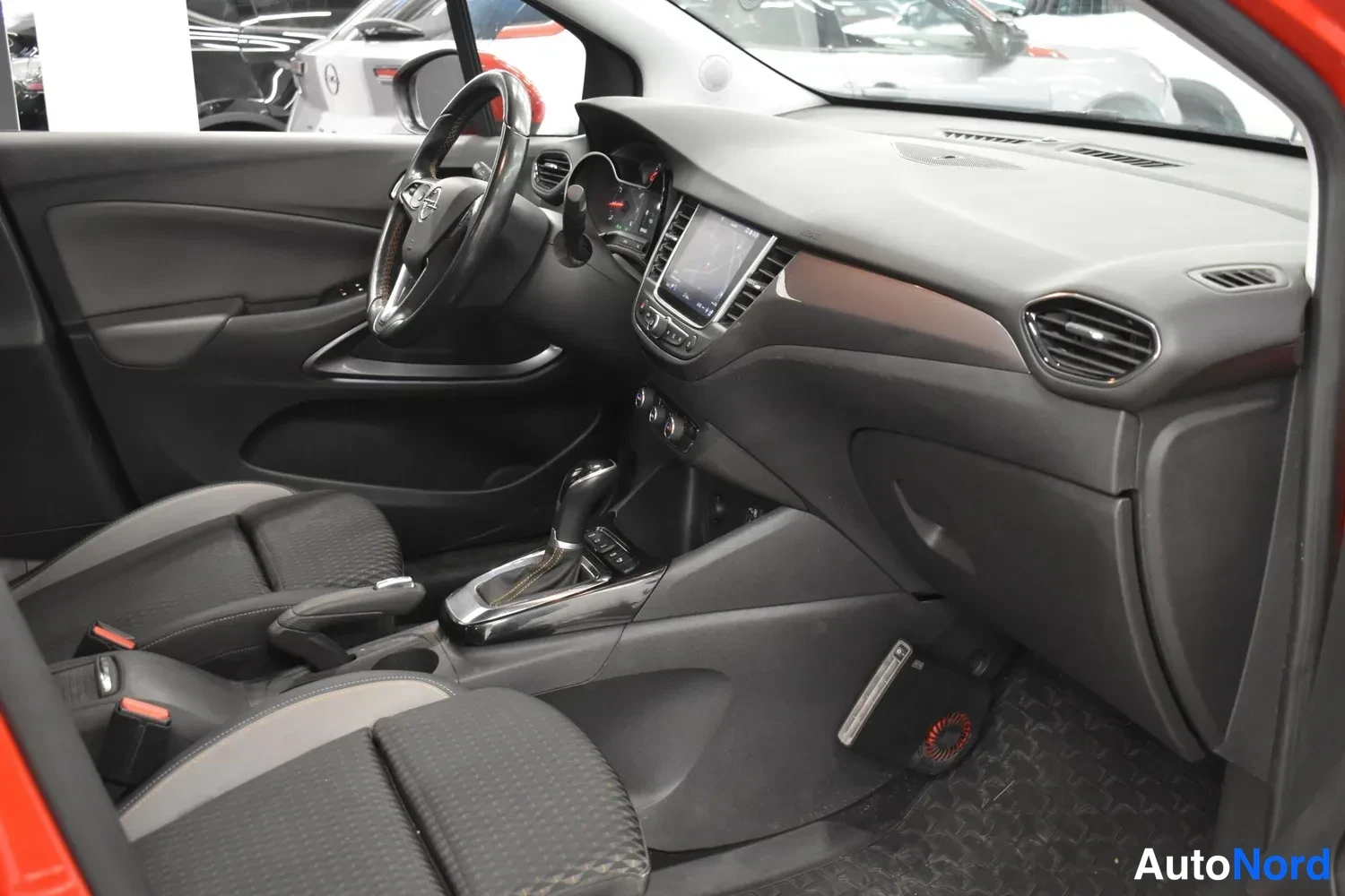 Punainen Opel Crossland X 2019, kuva 8