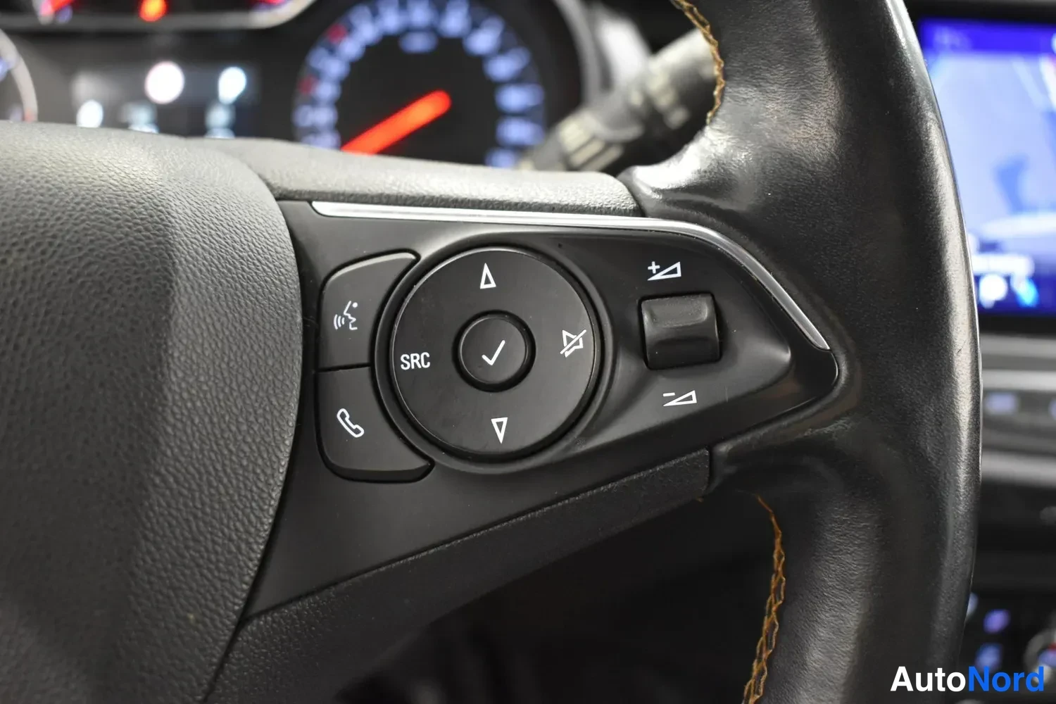 Punainen Opel Crossland X 2019, kuva 10