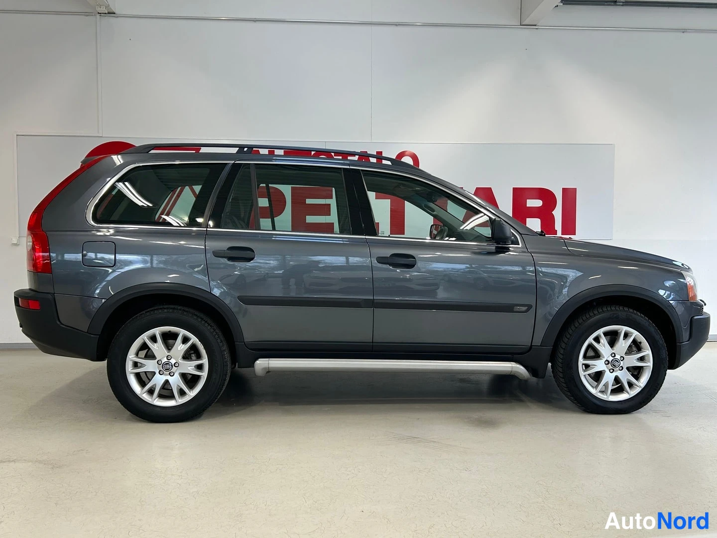 Harmaa Volvo XC90 2006, sivulta, kuva 5