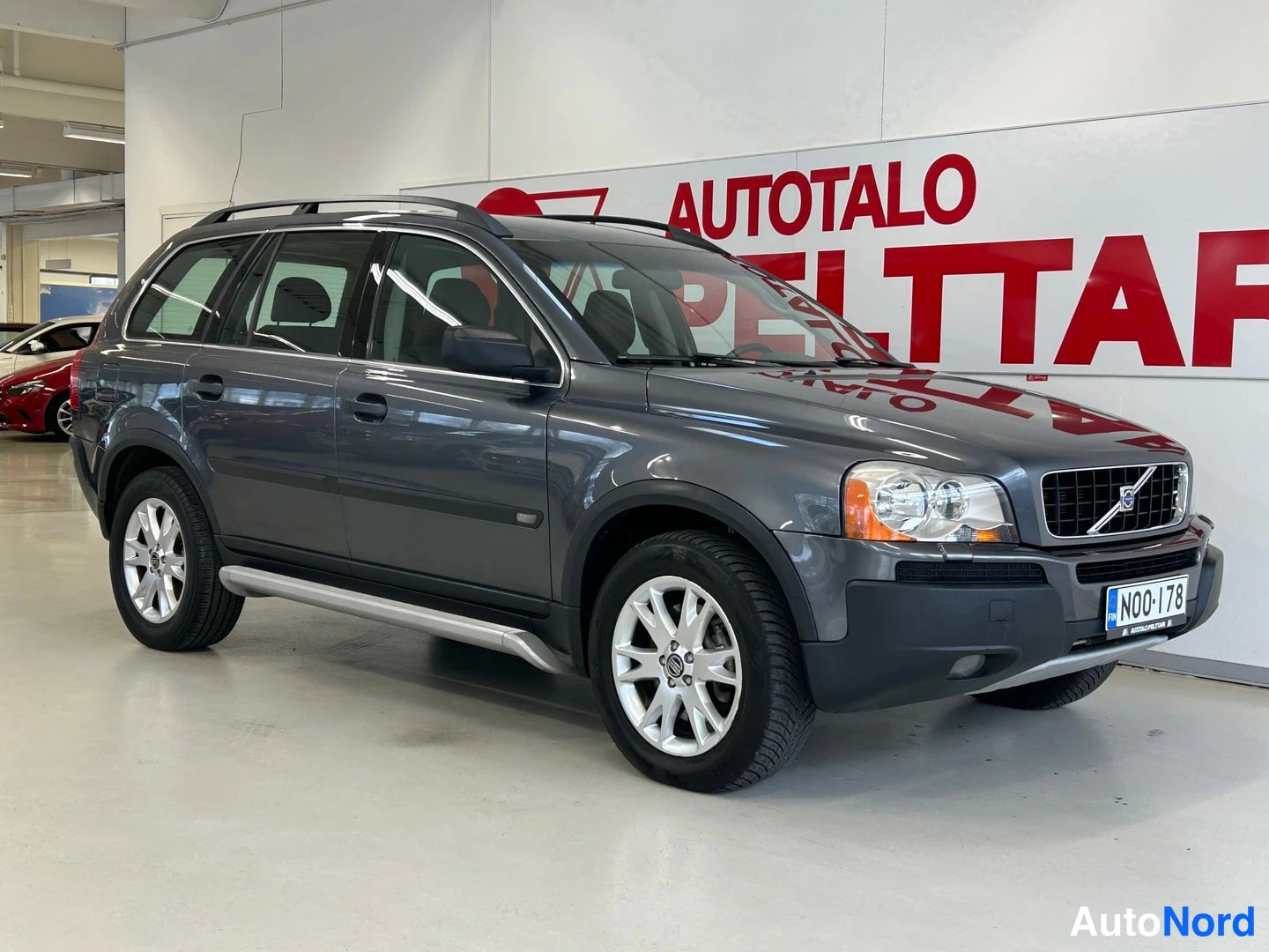 Harmaa Volvo XC90 2006, etuviisto, keula oikealle, kuva 2