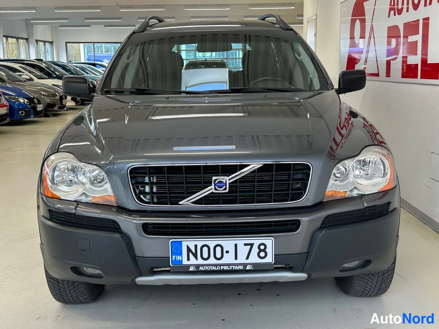 Harmaa Volvo XC90 2006, edestä, kuva 3