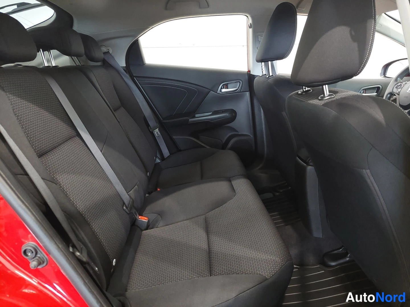 Punainen Honda Civic 2016, kuva 9