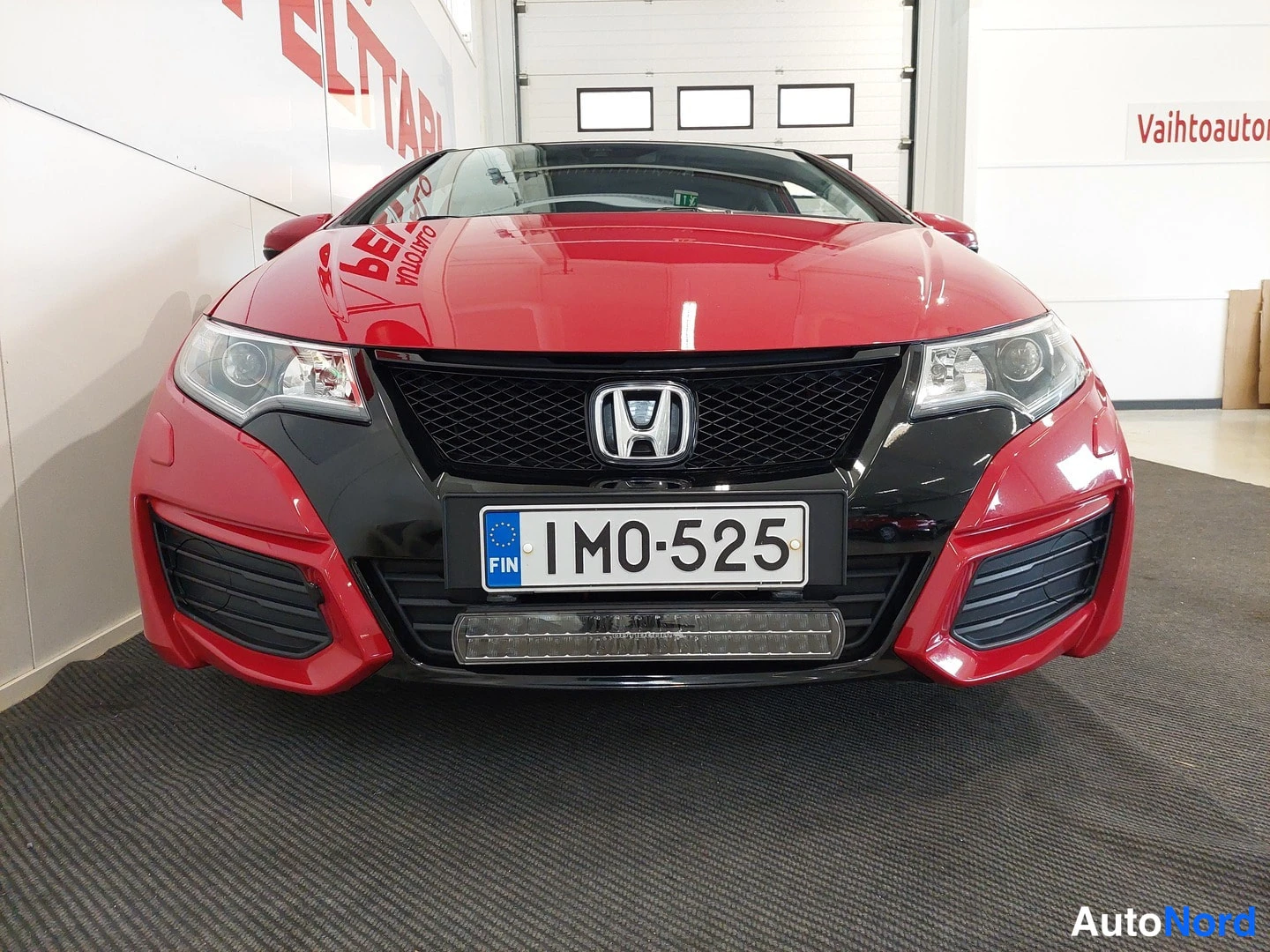 Punainen Honda Civic 2016, edestä, kuva 4