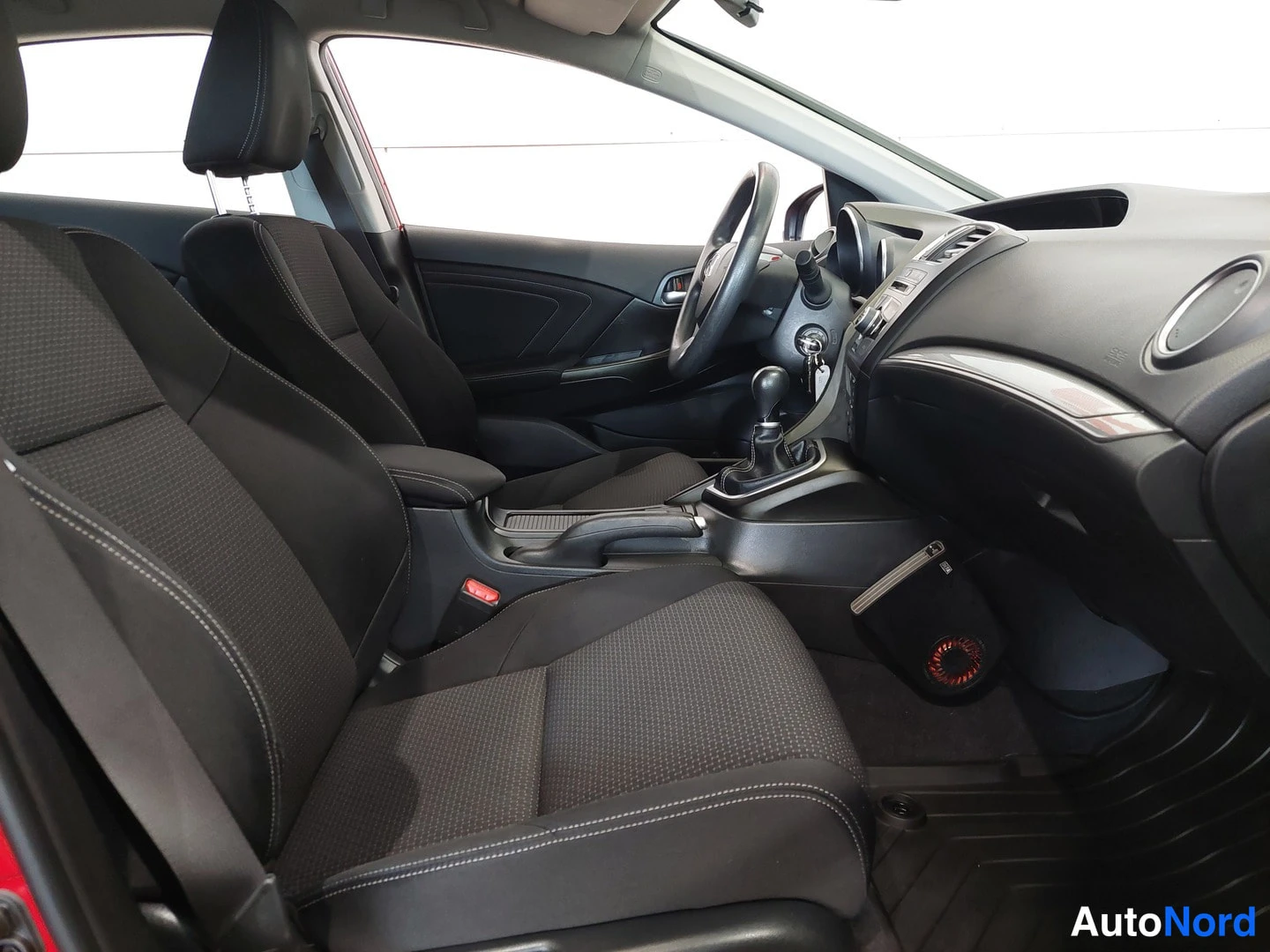 Punainen Honda Civic 2016, kuva 10