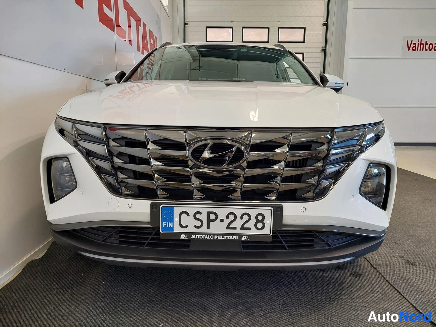 Valkoinen Hyundai Tucson 2022, edestä, kuva 3