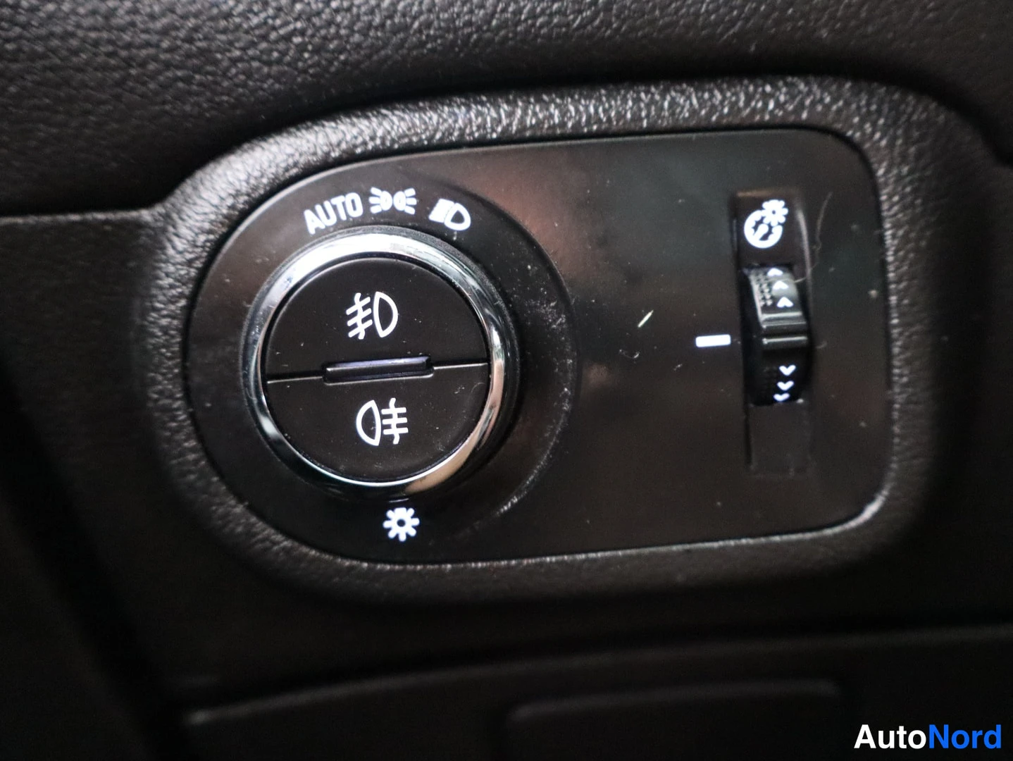 Musta Opel Zafira 2017, kuva 27