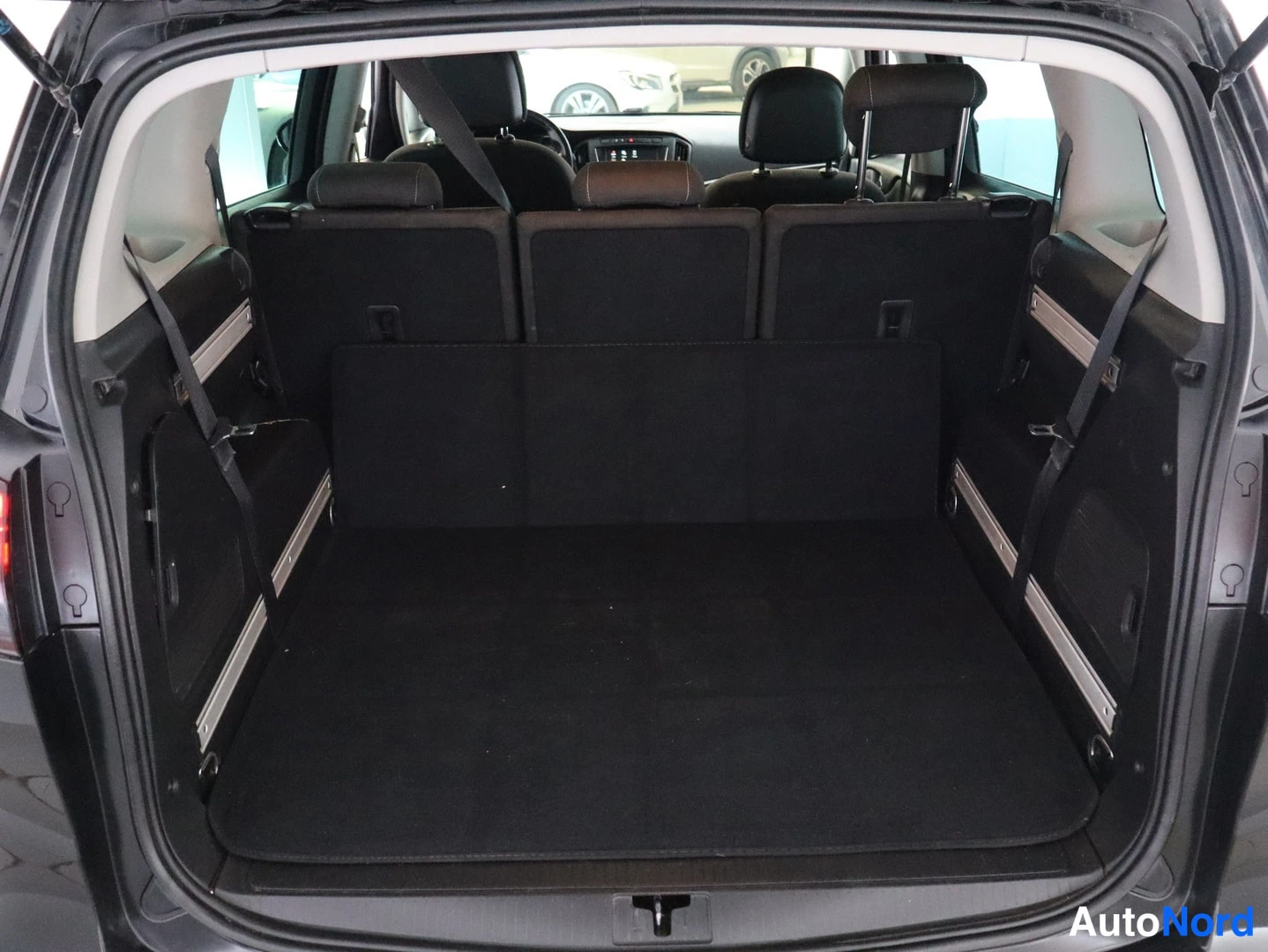 Musta Opel Zafira 2017, kuva 18
