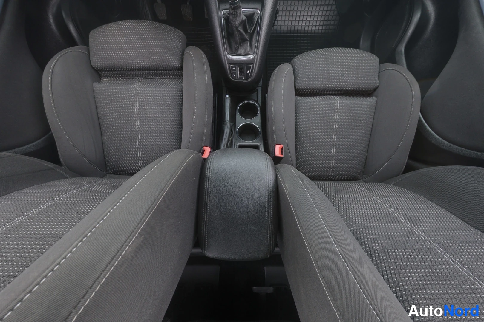Musta Opel Zafira 2017, kuva 8