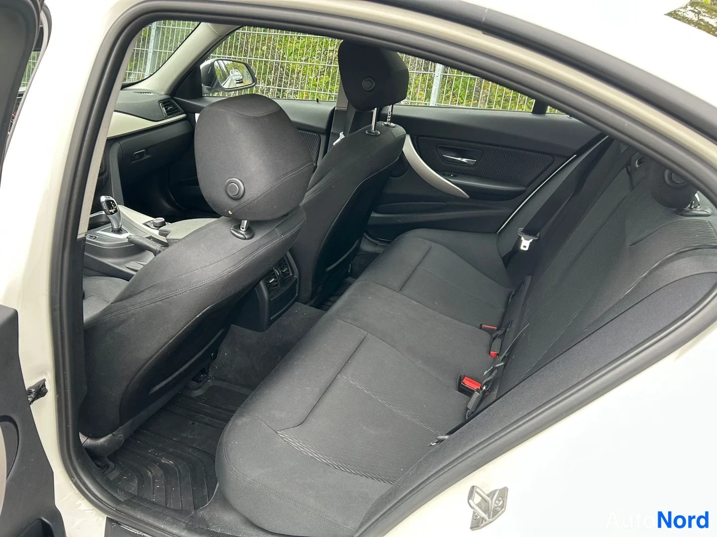Valkoinen BMW 320d xDrive 2014, kuva 10