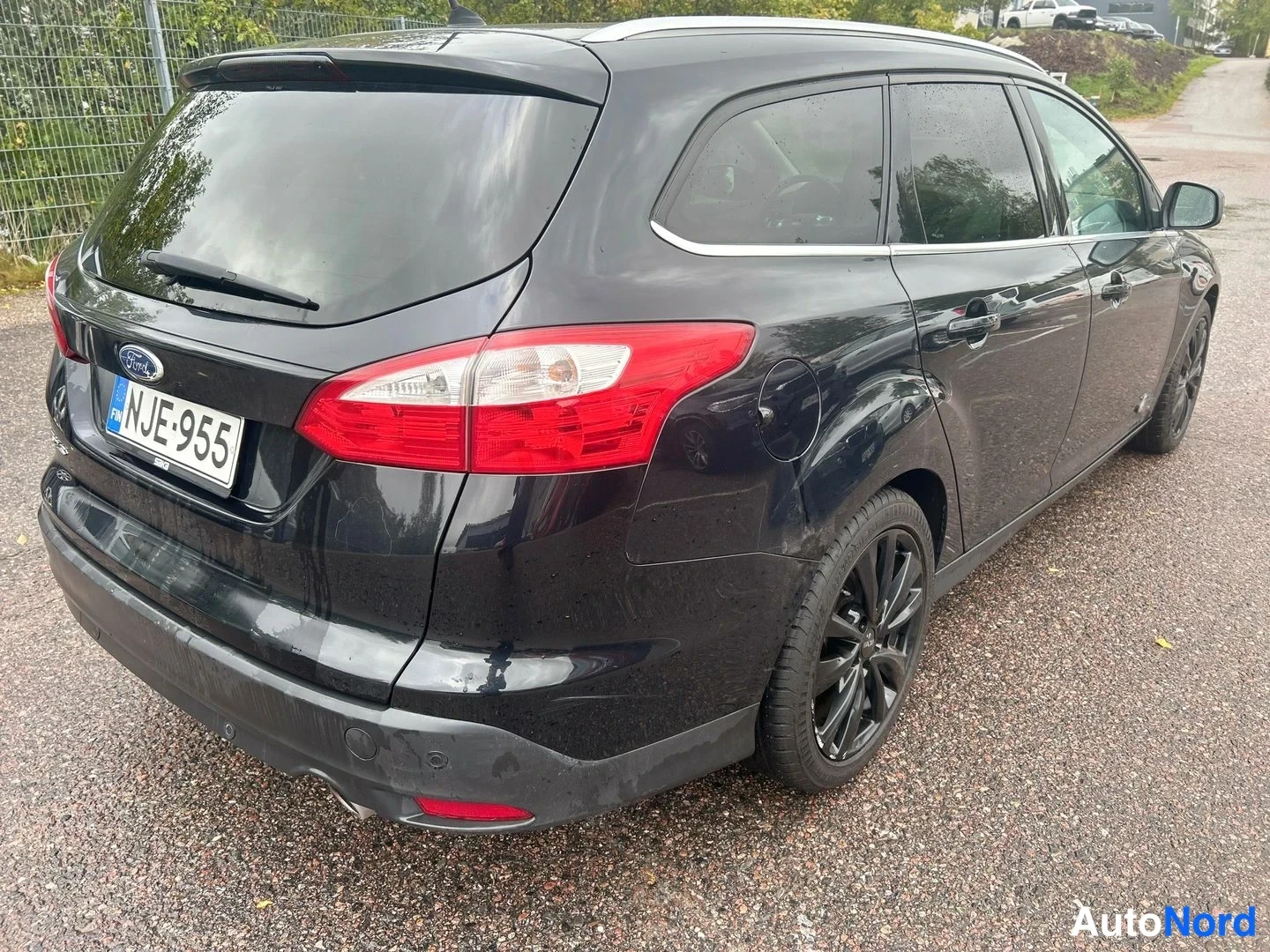 Musta Ford Focus 2013, takaviisto, kuva 3
