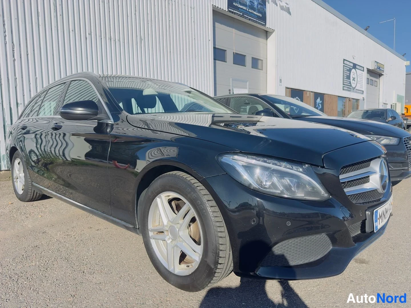 Musta Mercedes-Benz C d 2018, etuviisto, keula oikealle, kuva 2