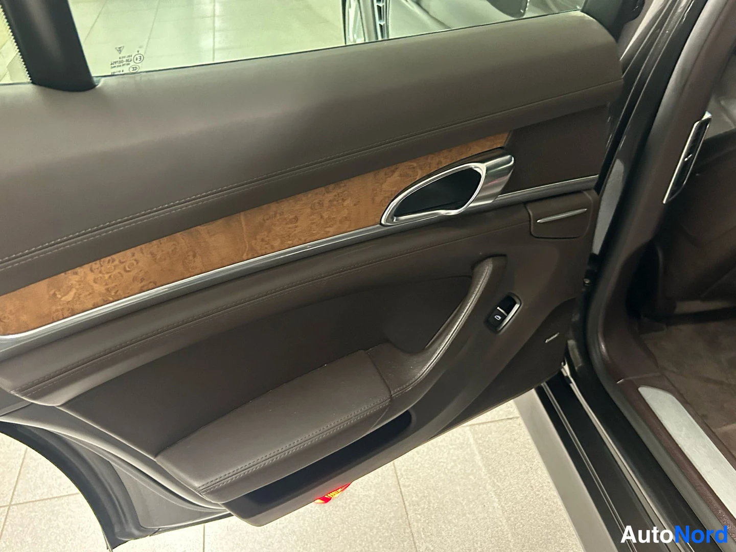 Ruskea Porsche Panamera 2010, kuva 13