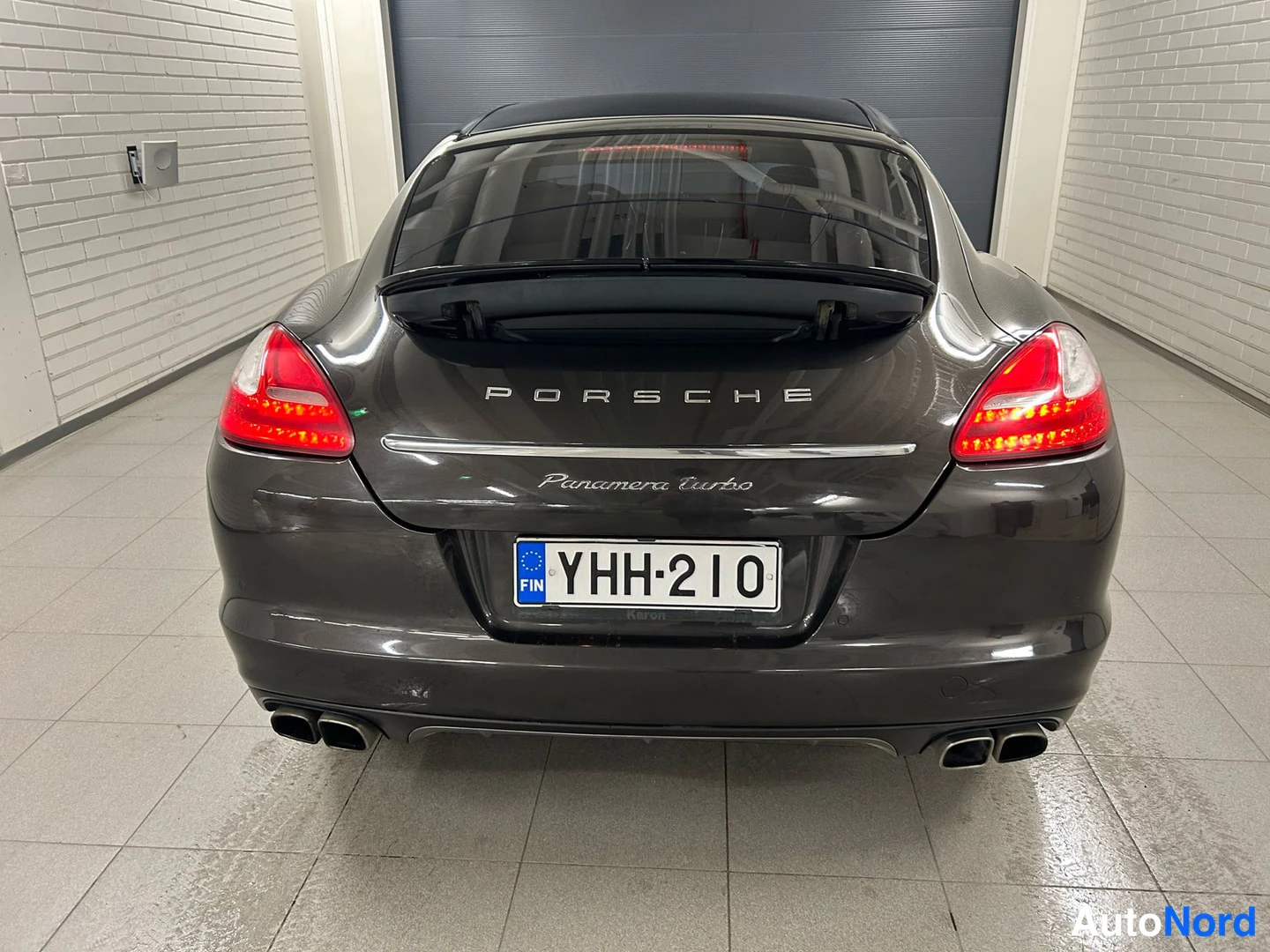 Ruskea Porsche Panamera 2010, takaa, kuva 7