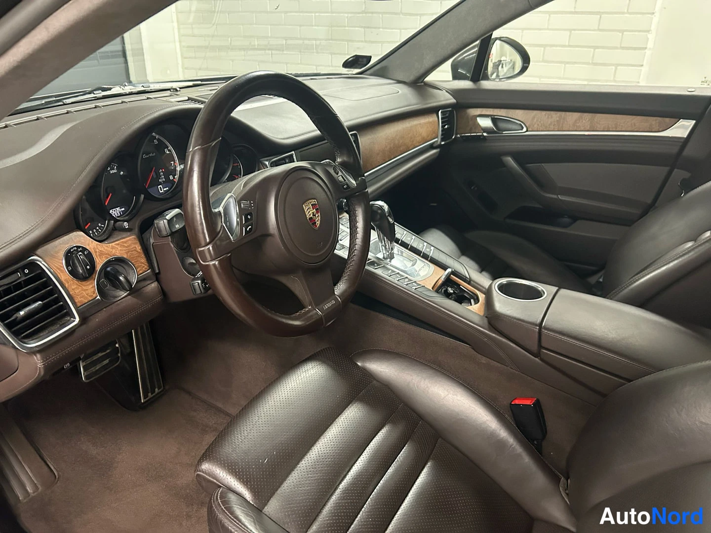 Ruskea Porsche Panamera 2010, kuva 8