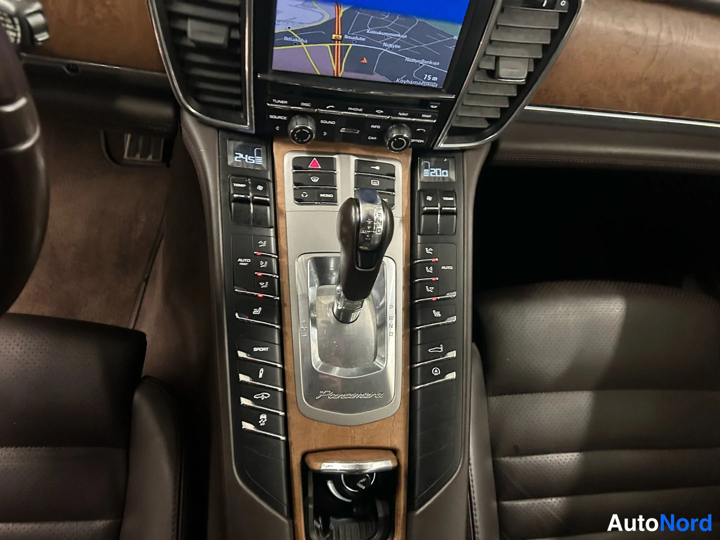 Ruskea Porsche Panamera 2010, kuva 10