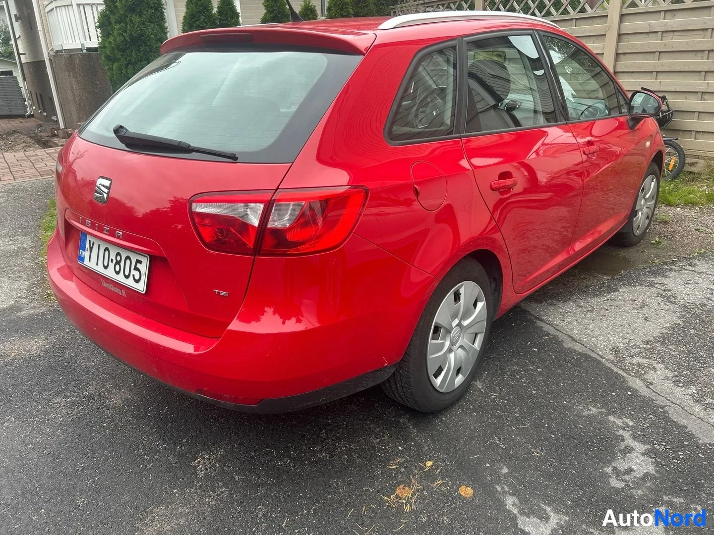 Punainen Seat Ibiza 2014, takaviisto, kuva 3