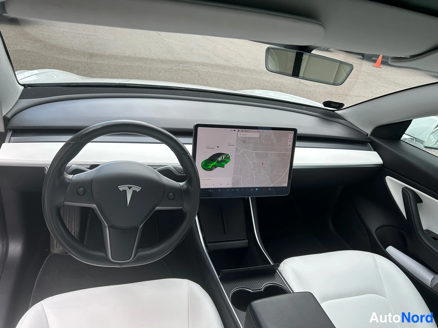 Valkoinen Tesla Model 3 2019, kuva 7