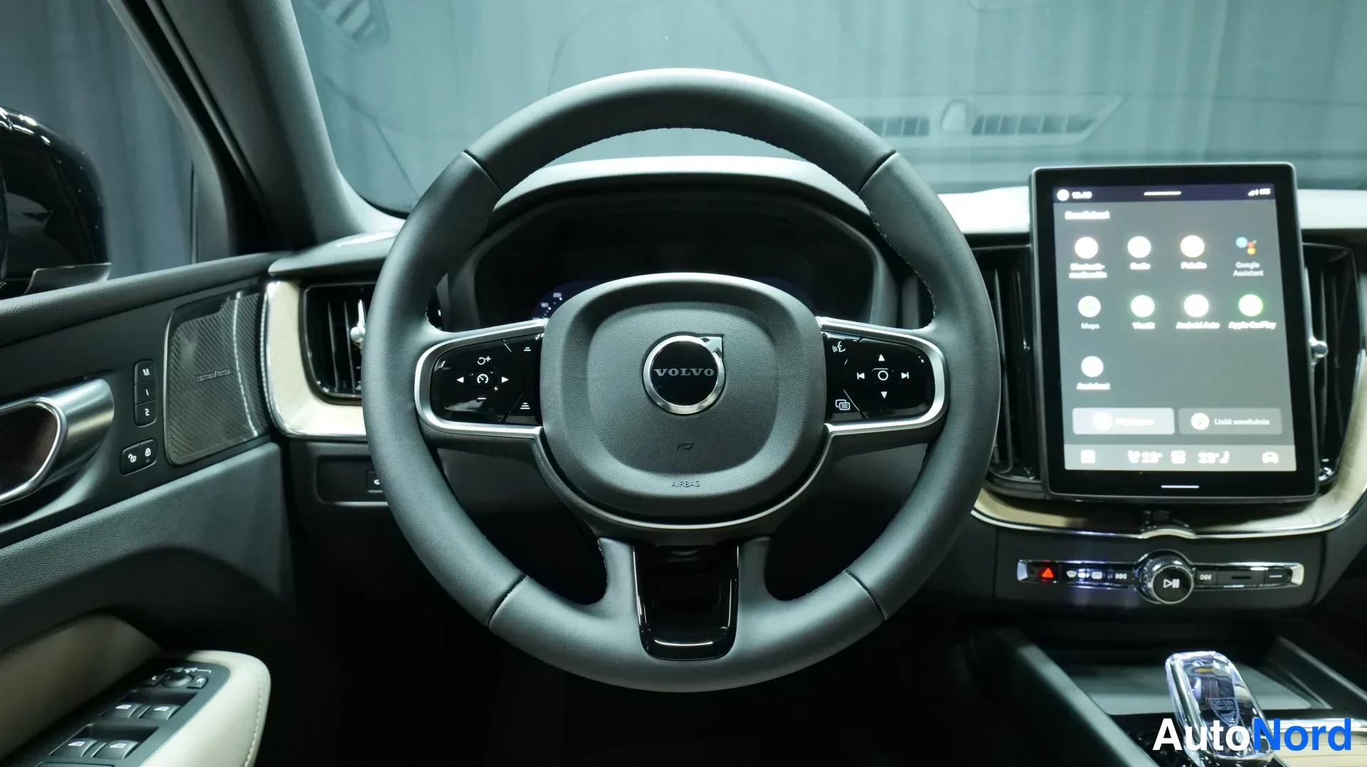 Musta Volvo XC60 2026, kuva 14