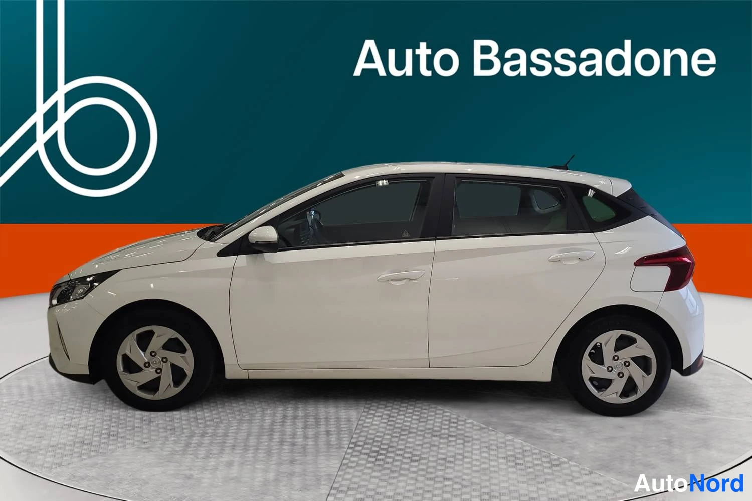 Valkoinen Hyundai I20 2022, sivulta, kuva 6