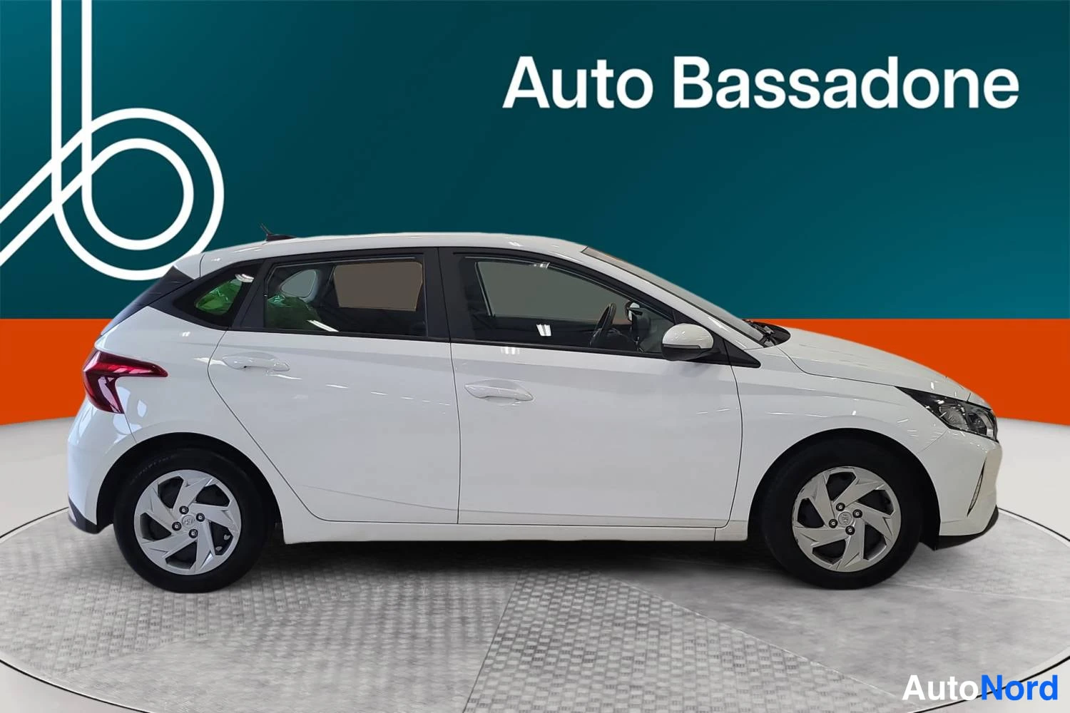Valkoinen Hyundai I20 2022, sivulta, kuva 5