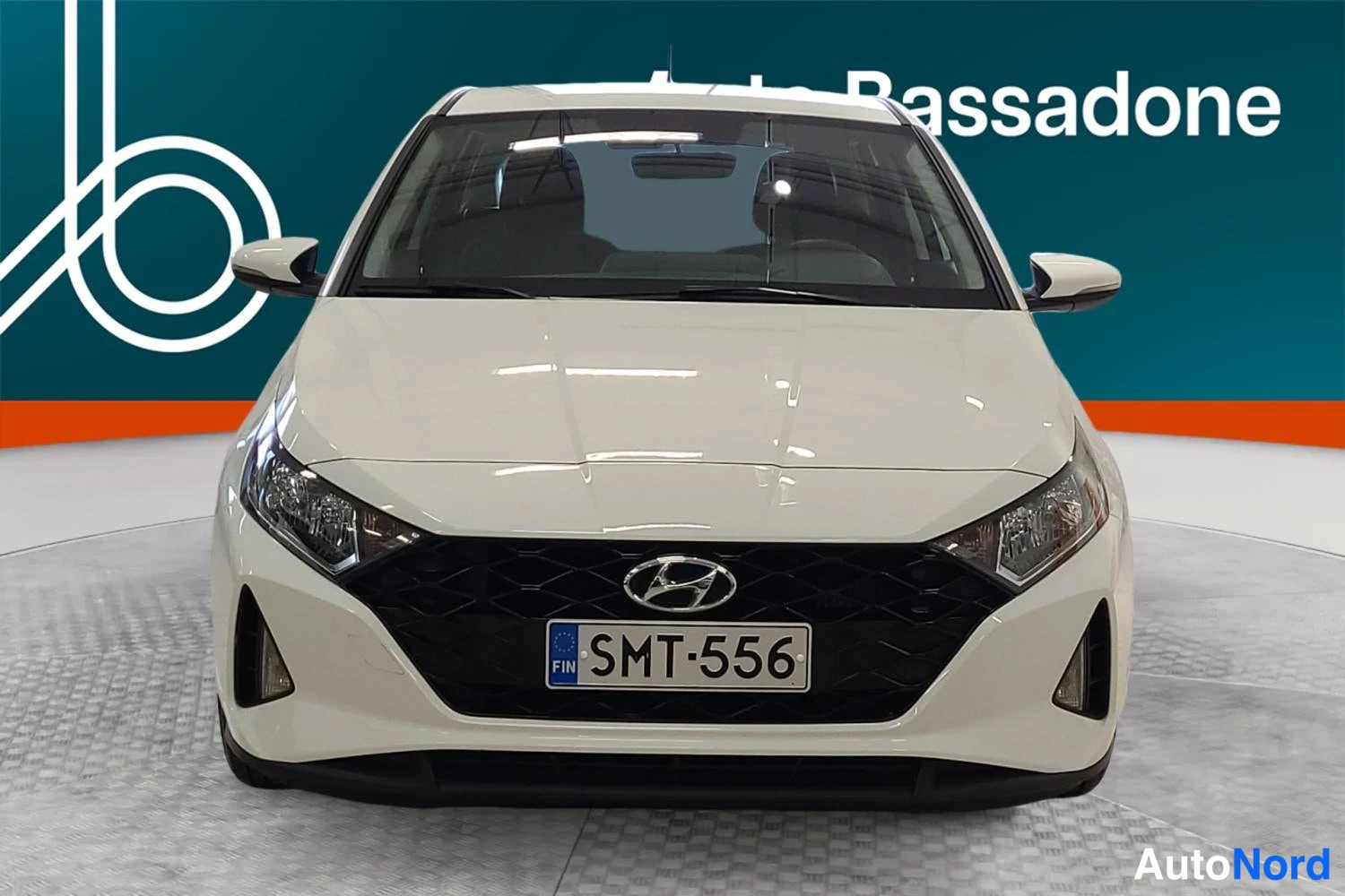 Valkoinen Hyundai I20 2022, edestä, kuva 4