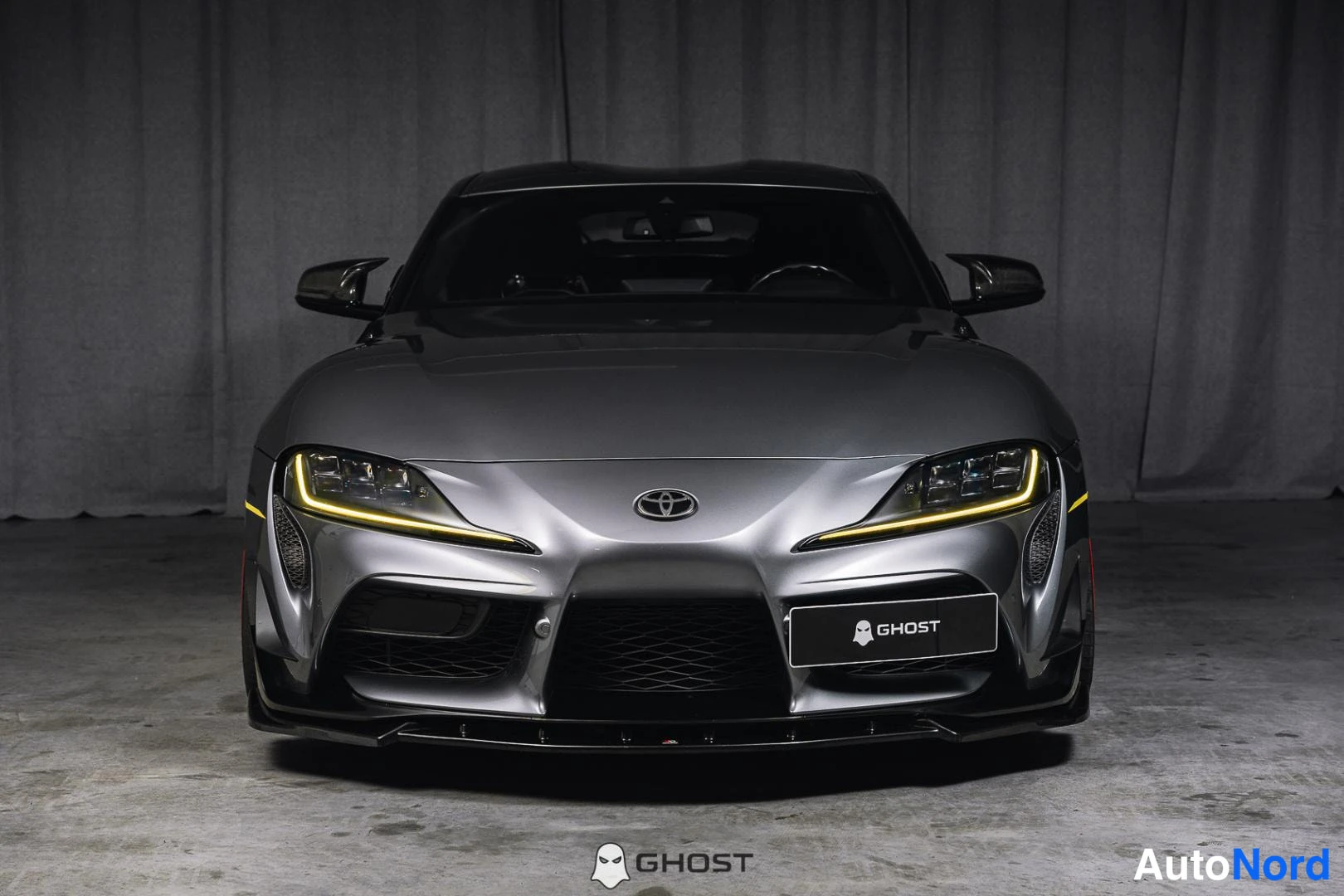Harmaa Toyota Supra 2022, edestä, kuva 4