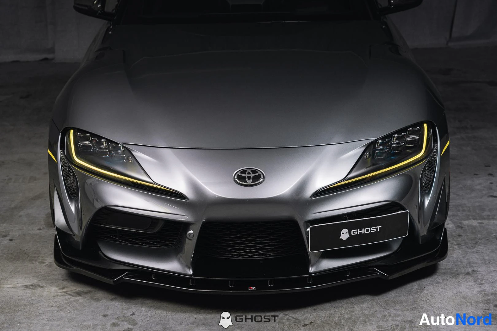 Harmaa Toyota Supra 2022, edestä, kuva 5