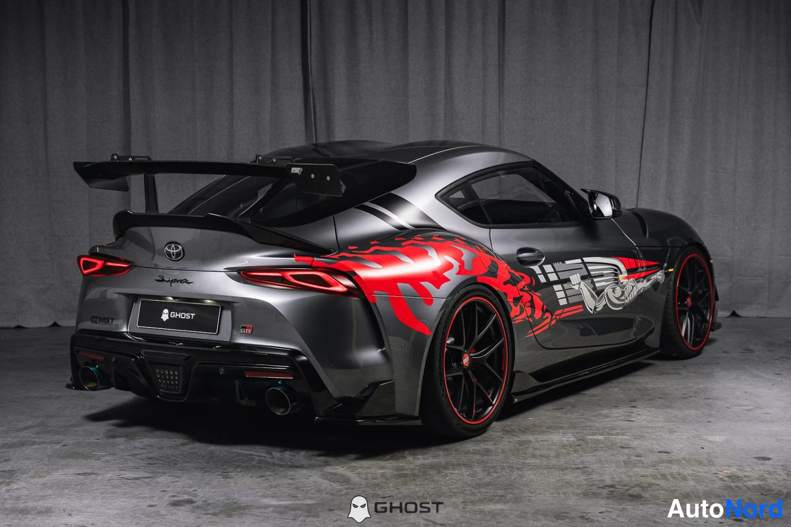 Harmaa Toyota Supra 2022, takaviisto, kuva 6