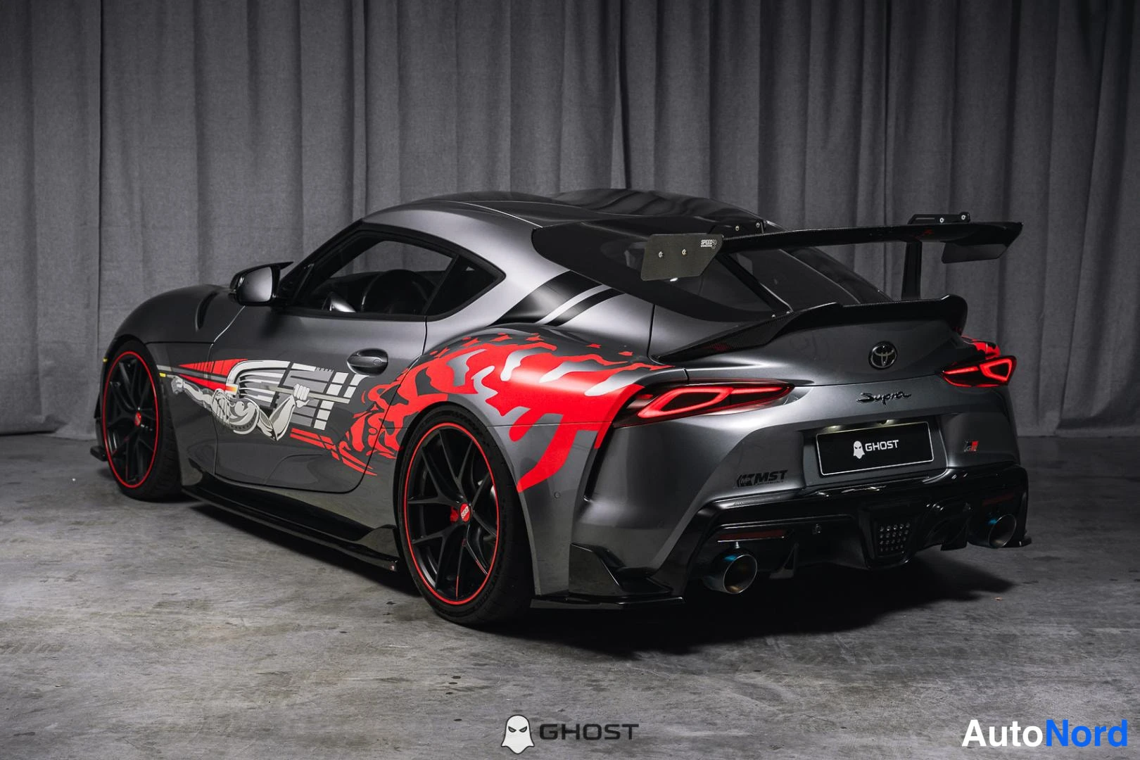 Harmaa Toyota Supra 2022, takaviisto, kuva 7