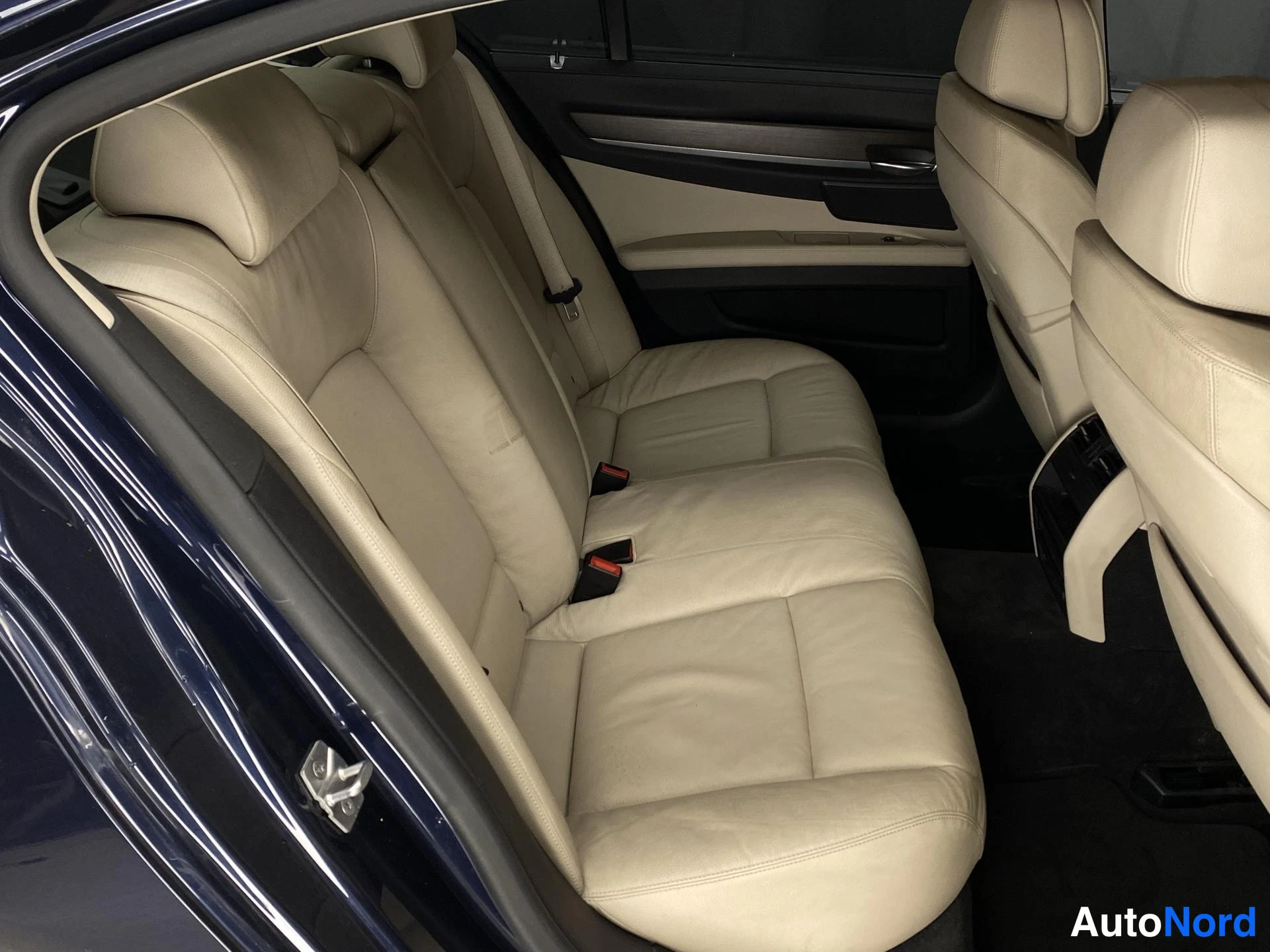 Blå BMW 740d xDrive 2013, bild 11