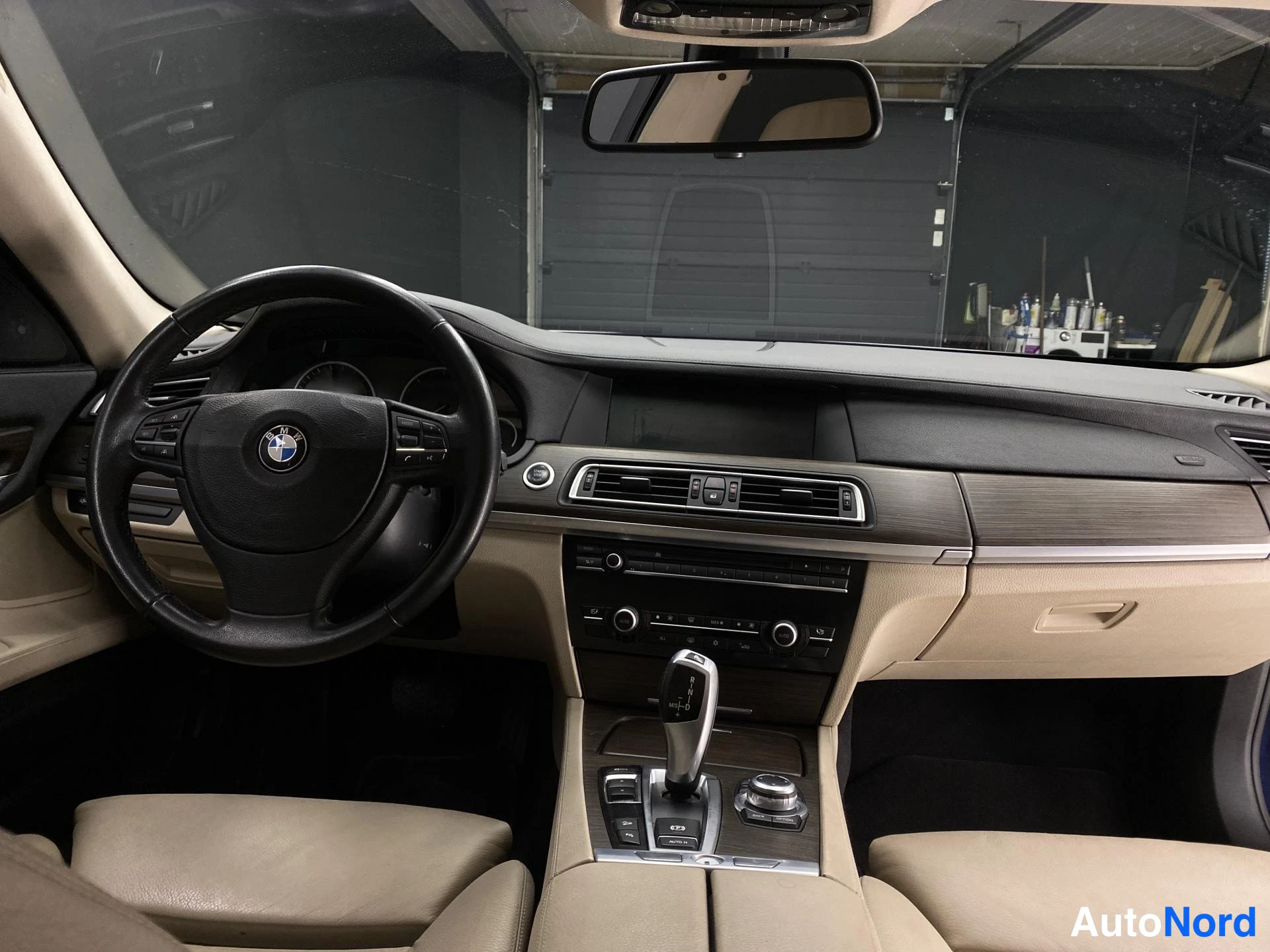 Blå BMW 740d xDrive 2013, bild 13