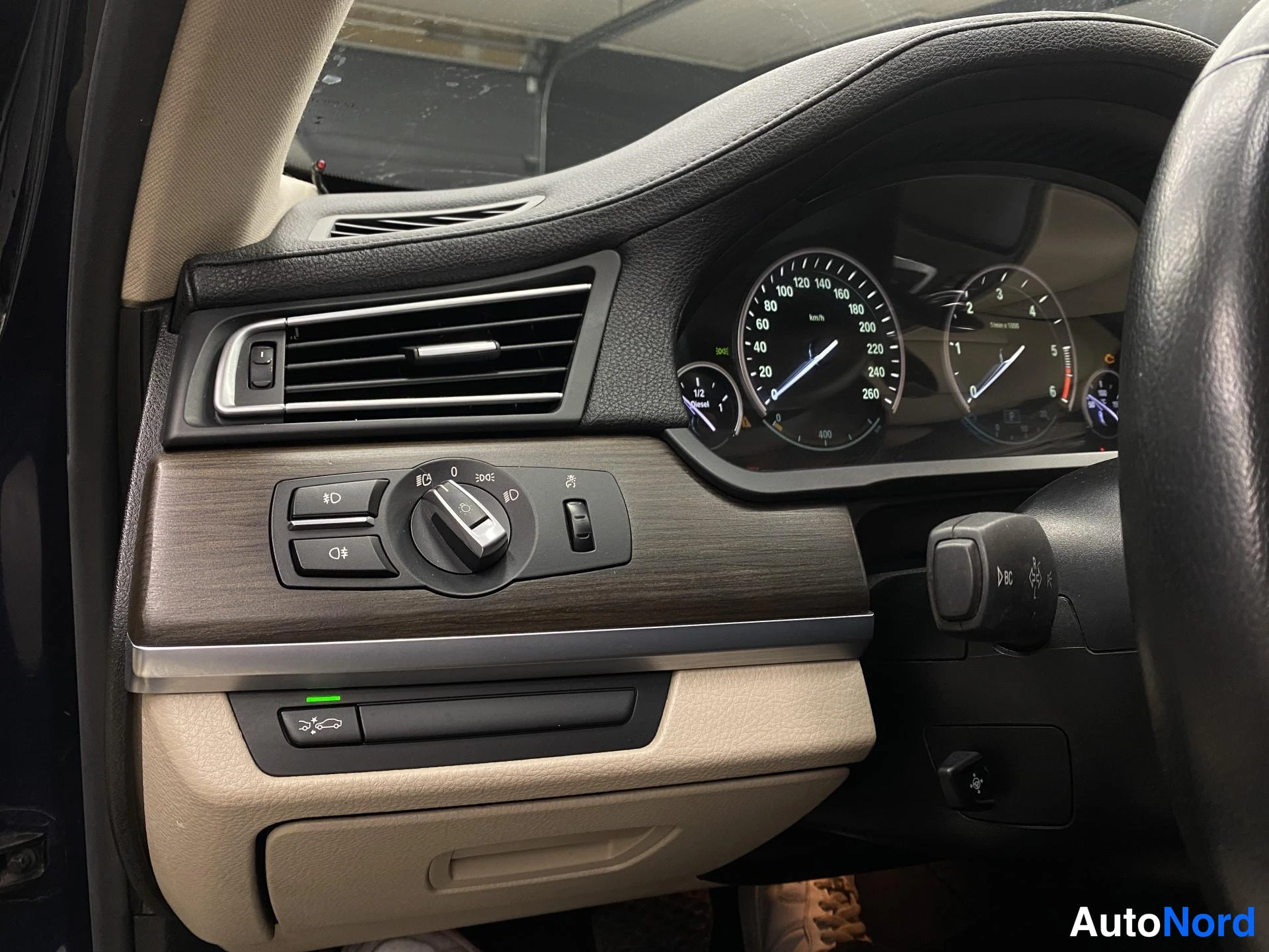 Blå BMW 740d xDrive 2013, bild 15