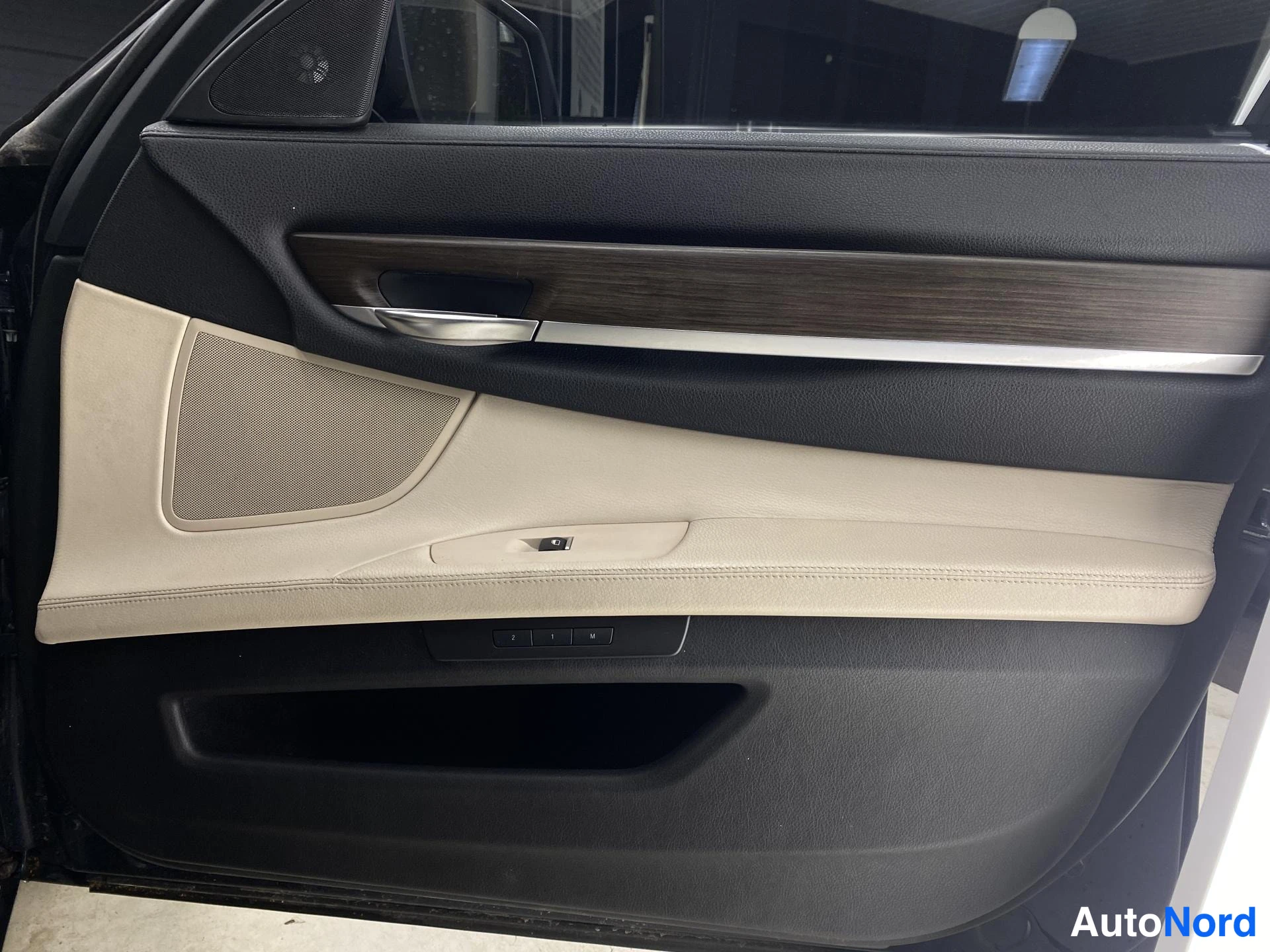 Blå BMW 740d xDrive 2013, bild 10