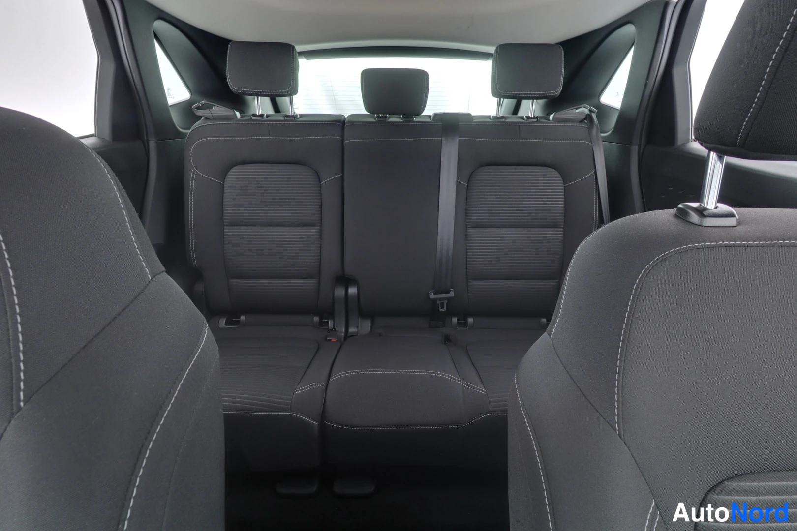 Sininen Ford Kuga 2021, takaistuimet, kuva 10