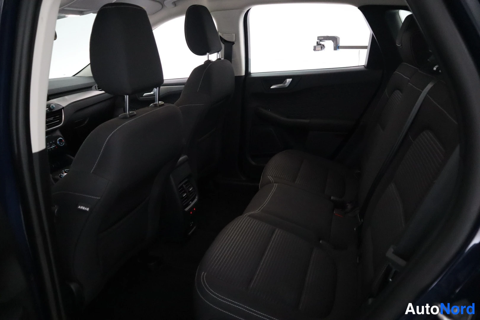 Sininen Ford Kuga 2021, takaistuimet, kuva 11