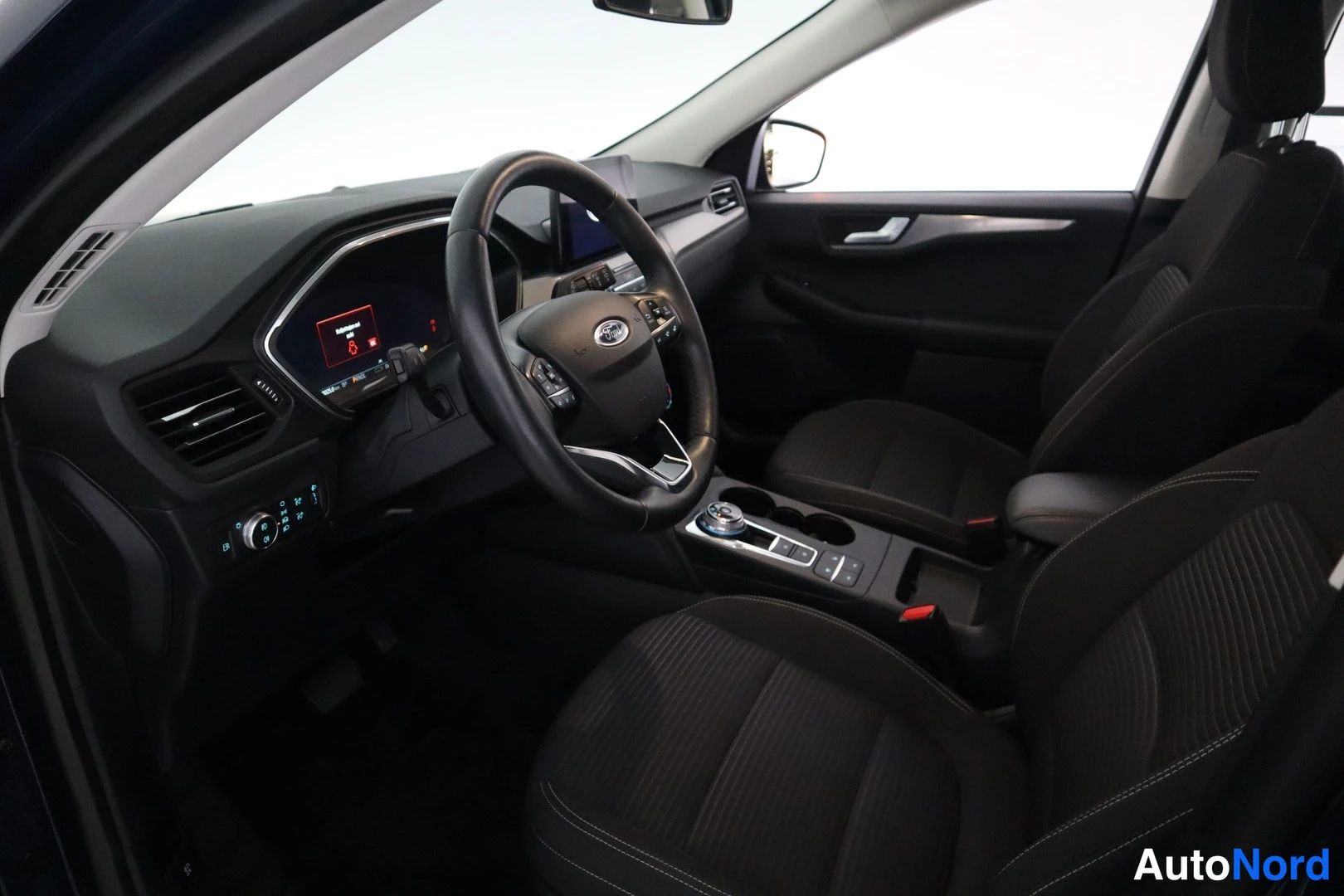 Sininen Ford Kuga 2021, ohjaamo, kuva 8