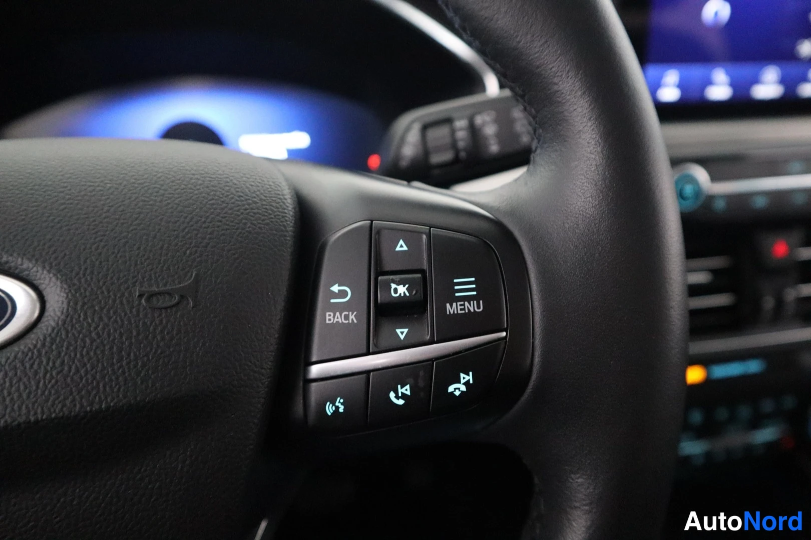 Sininen Ford Kuga 2021, yksityiskohta, kuva 13