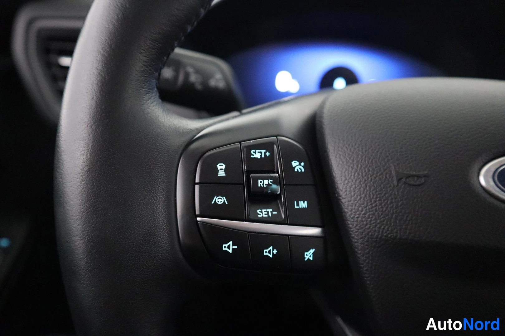 Sininen Ford Kuga 2021, yksityiskohta, kuva 14