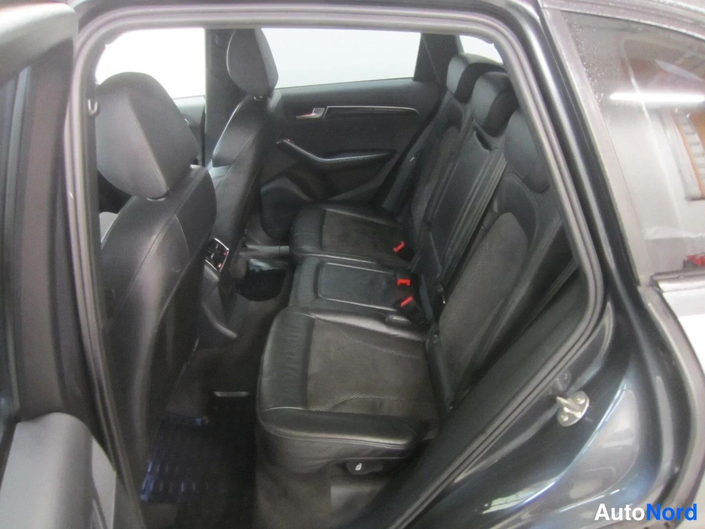Harmaa Audi Q5 2011, takaistuimet, kuva 11