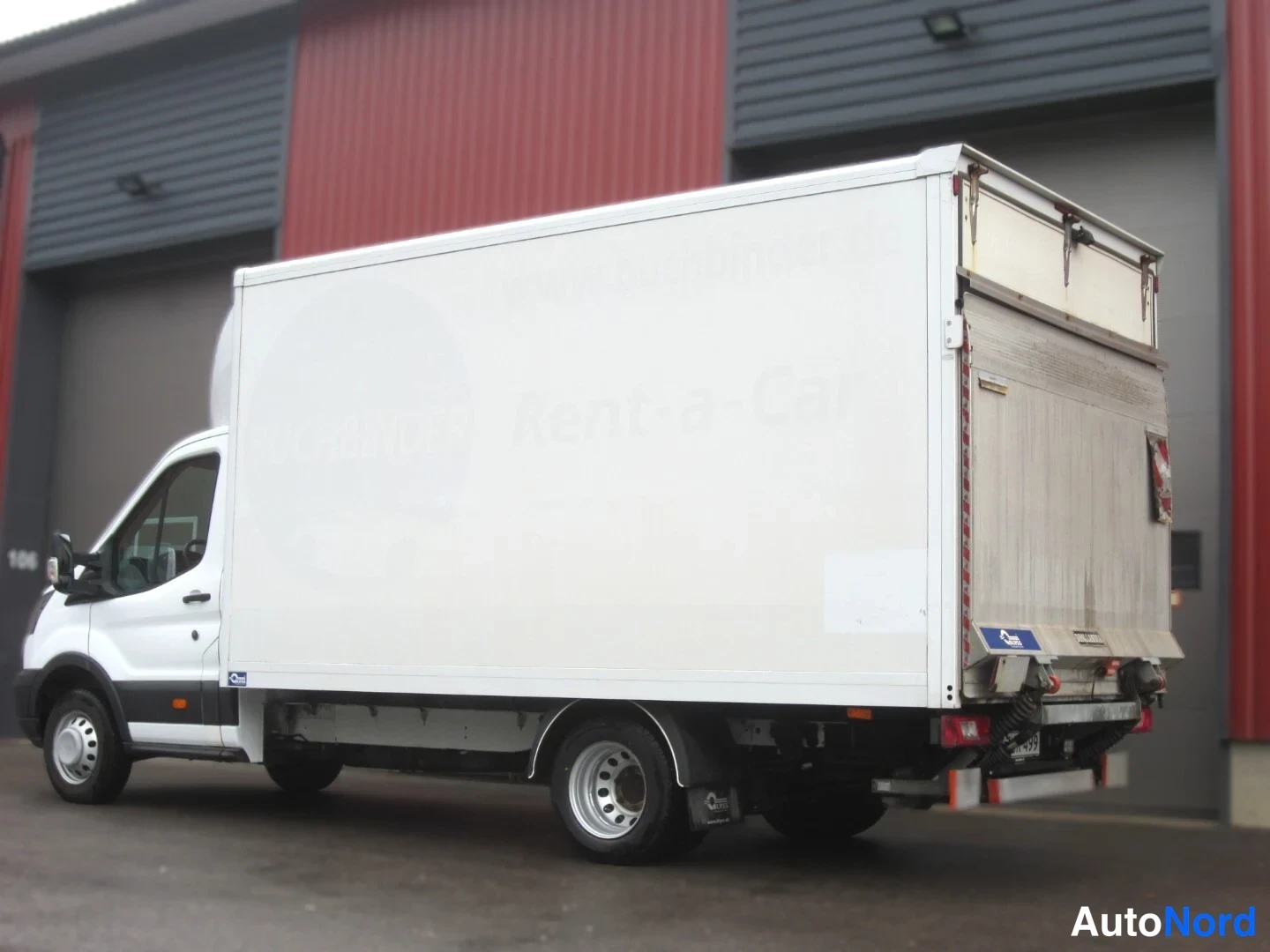 Valkoinen Ford Transit 2019, takaviisto, kuva 5